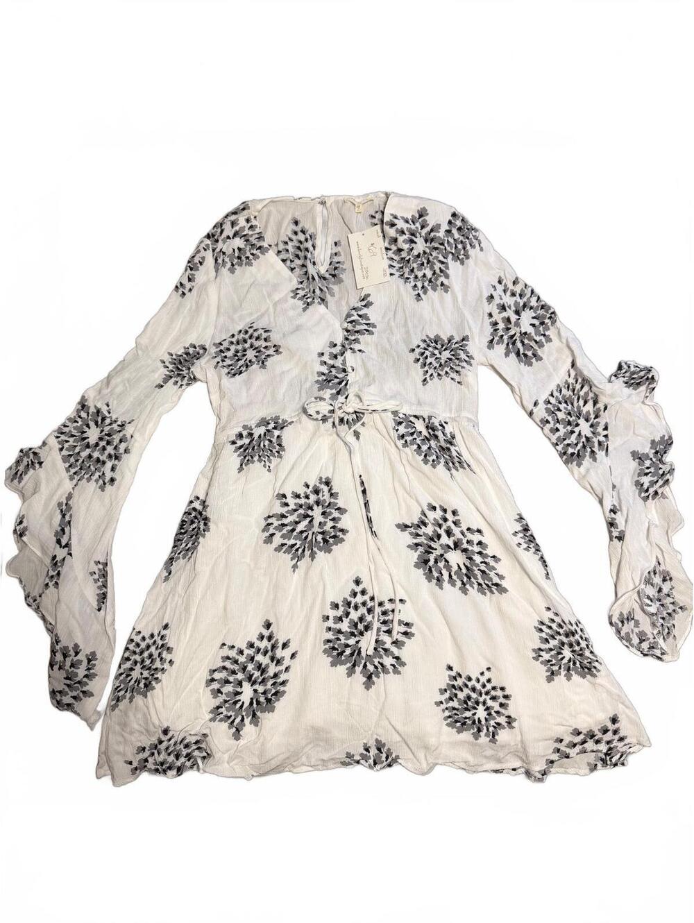 NWT Promesa White Long Sleeve Boho Floral Tunic